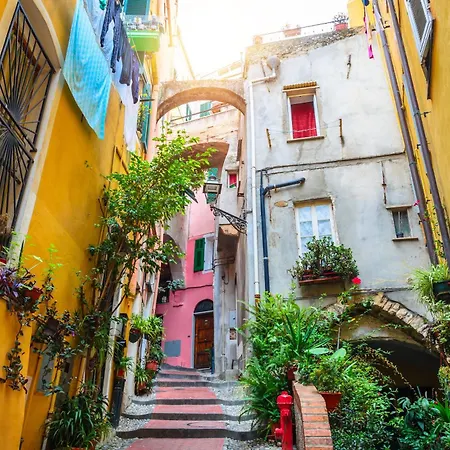 Casa Di Lella 1-bed Balcony & Old Town - Happy *