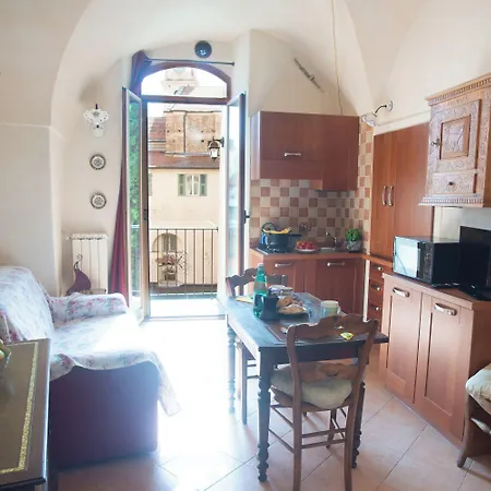 Casa Di Lella 1-bed Balcony & Old Town - Happy Διαμέρισμα *