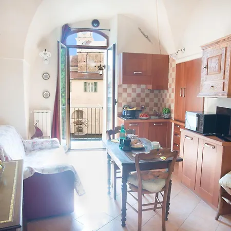 Casa Di Lella 1-bed Balcony & Old Town - Happy